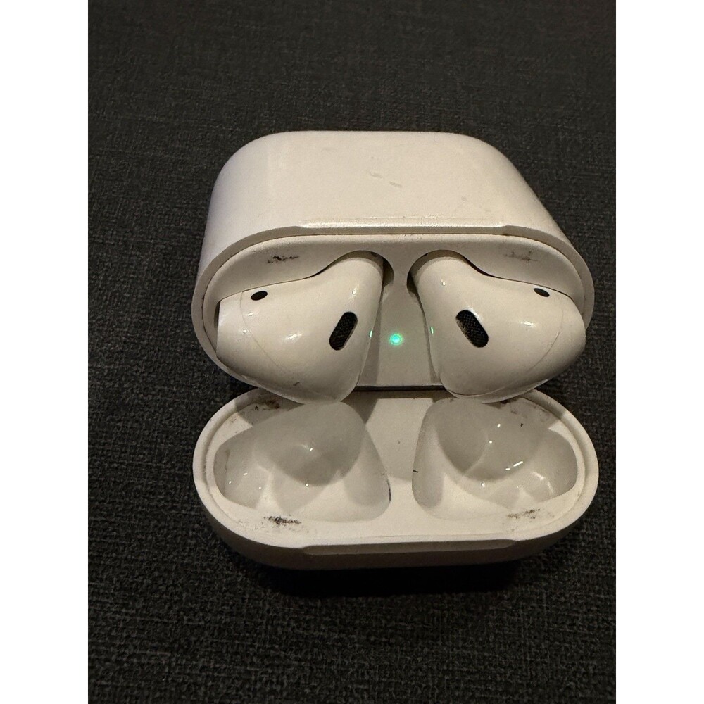 A2031 Apple AirPods 2nd Gen Bluetooth In-Ear Headset Wireless Charging Case (C)